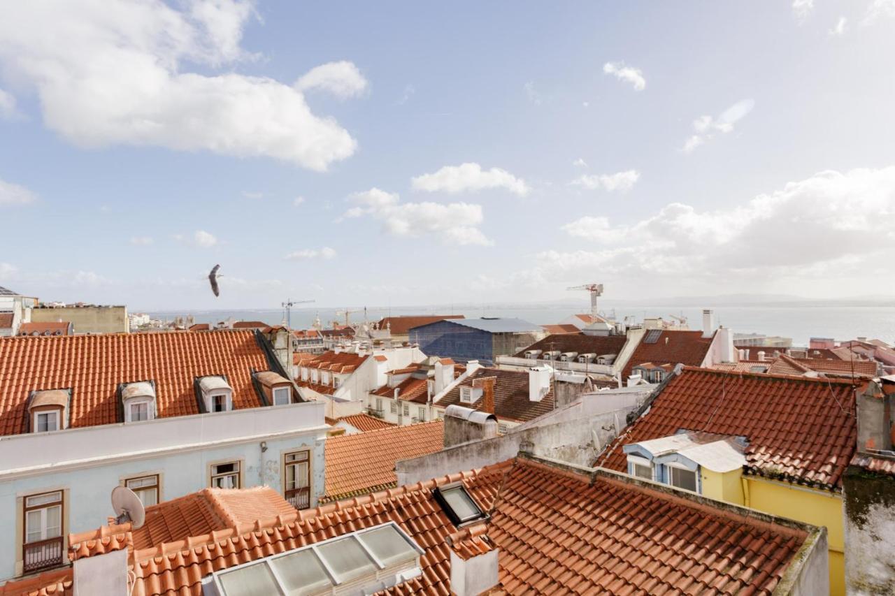 Chiado Rooftop Retreat: 19th Century Charm with River Views Lisbon Exterior photo