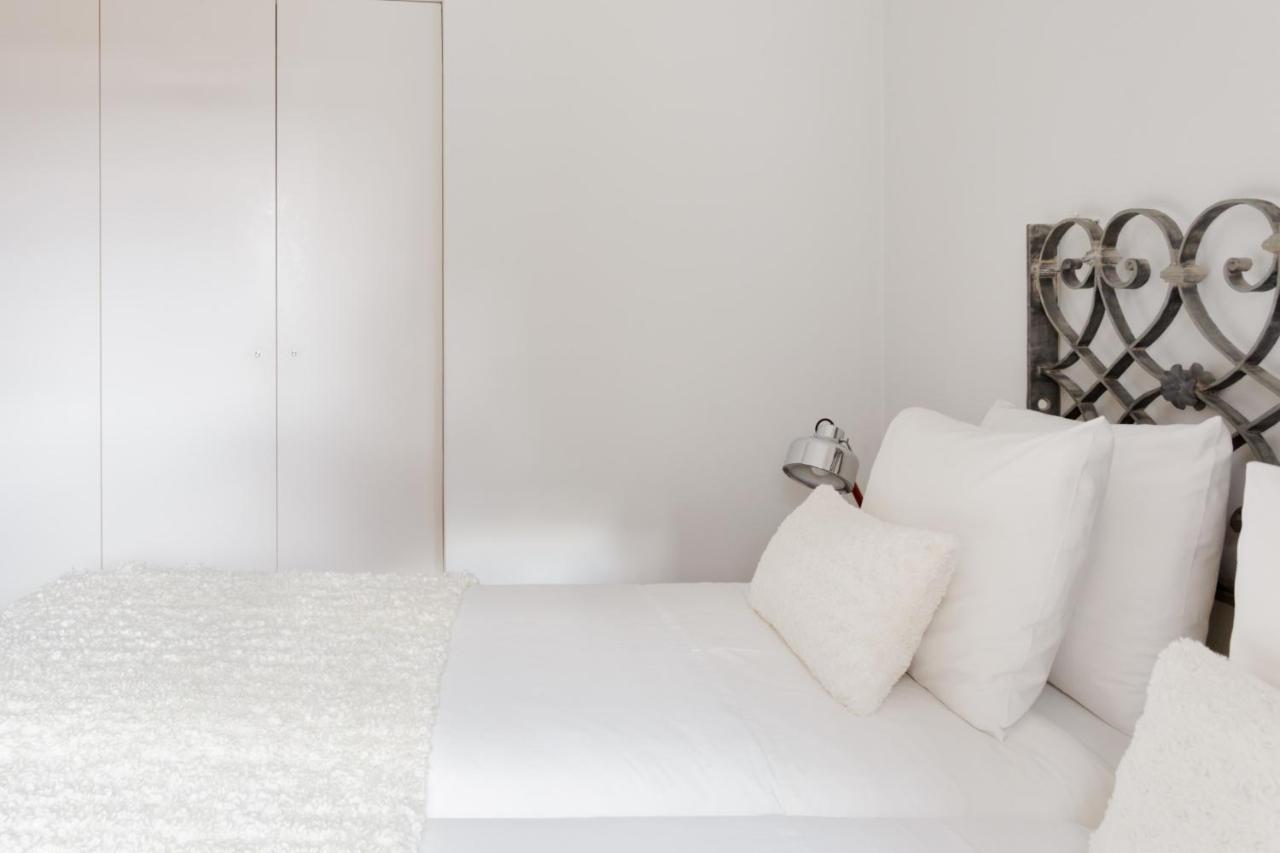Chiado Rooftop Retreat: 19th Century Charm with River Views Lisbon Exterior photo