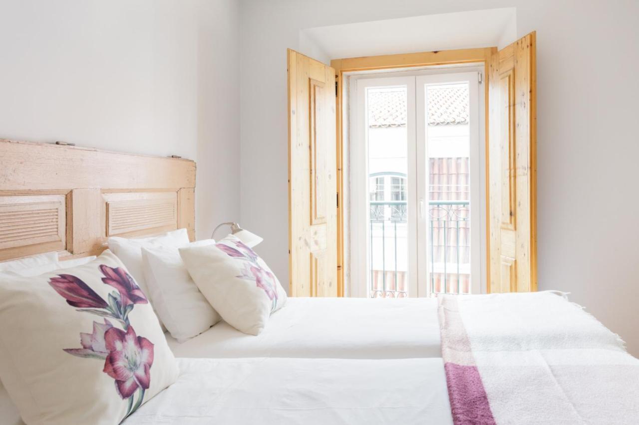 Chiado Rooftop Retreat: 19th Century Charm with River Views Lisbon Exterior photo